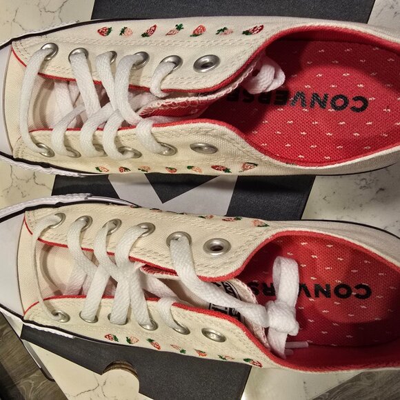Converse Chuck Taylor All Star Strawberries Shoes (A14933C) Women's Size 8 NEW - Picture 7 of 15